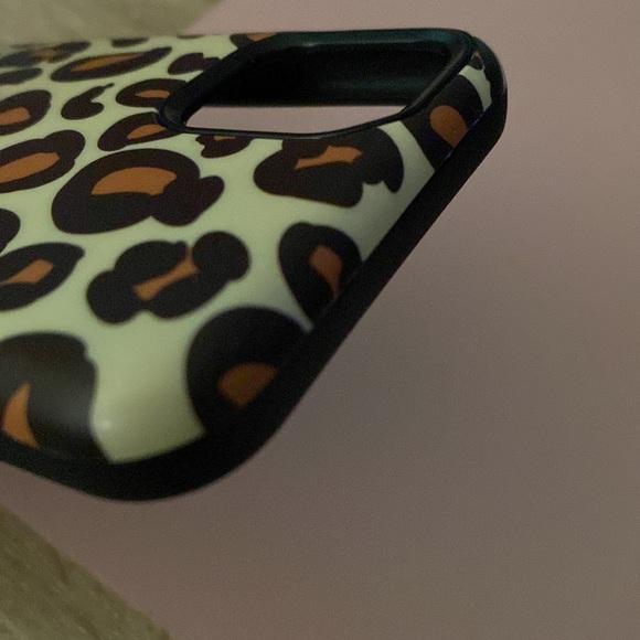 Casely leopard bold case iPhone 11 Pro Max - Picture 7 of 7